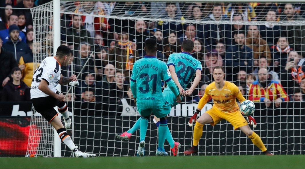 فالنسيا يصدم برشلونة في ميستايا