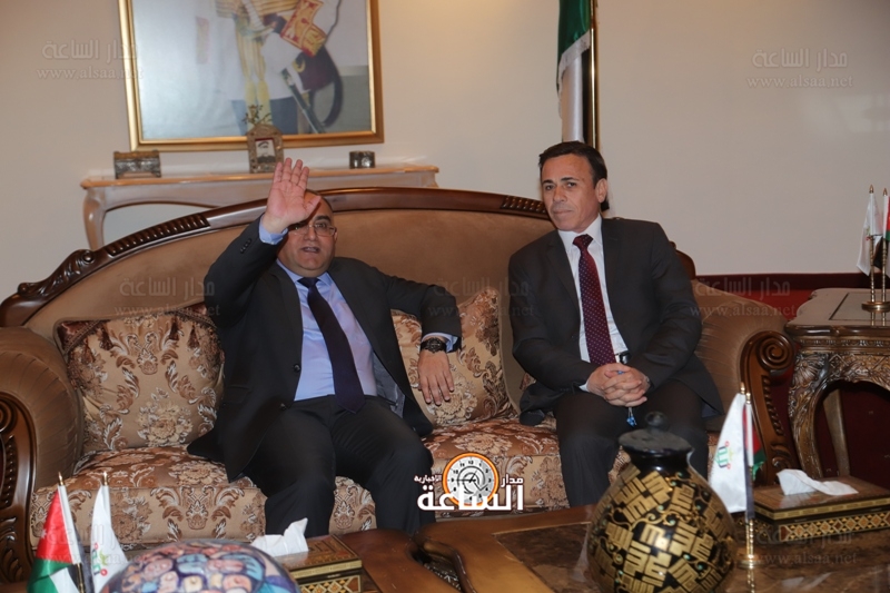 وزير الثقافة يلتقي نخبة من الفنانين