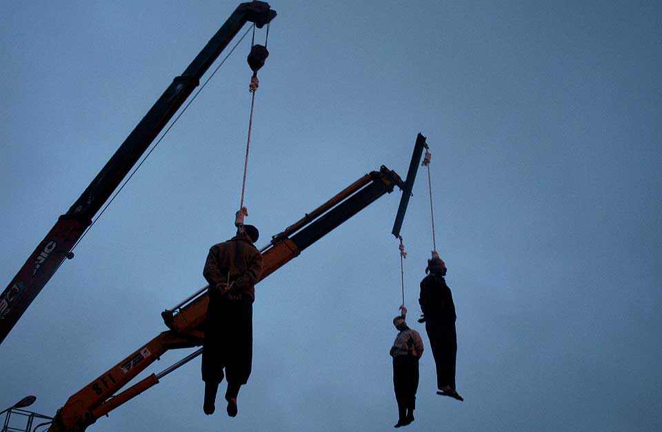 ’حماس‘ تنفذ حكم الإعدام شنقا بحق