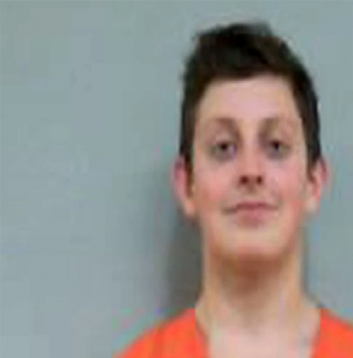 مراهق يقتل والدته وشقيقيه ويتوجه بهدوء