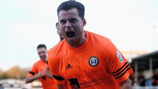 أحرز 3 أهداف لفريقه ثم لقي