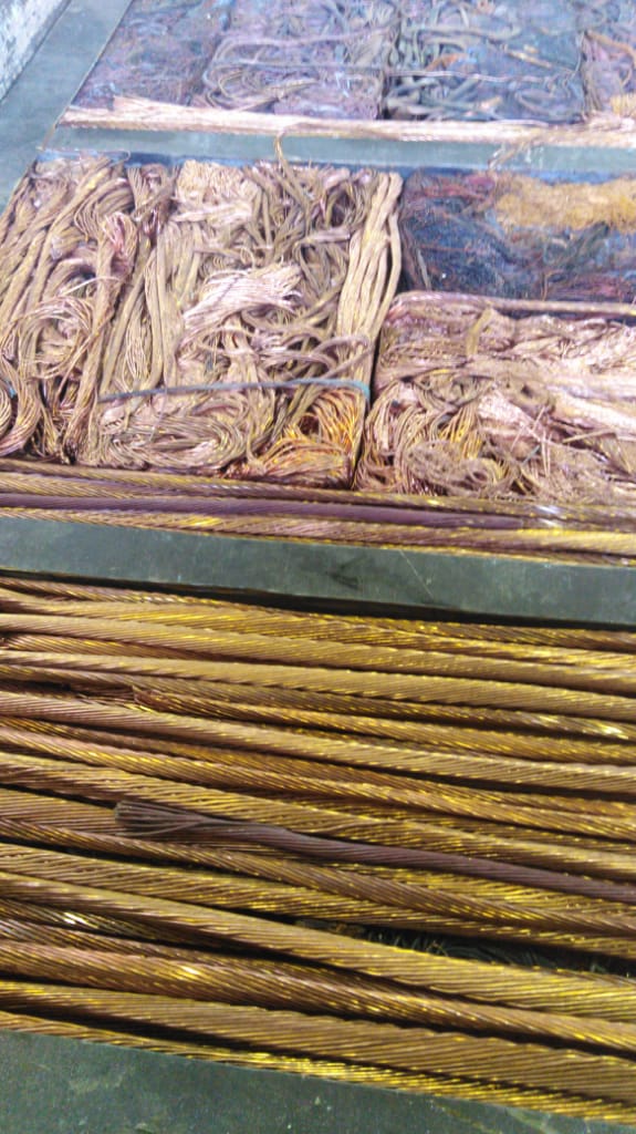 إحباط تهريب طن ونصف نحاس في