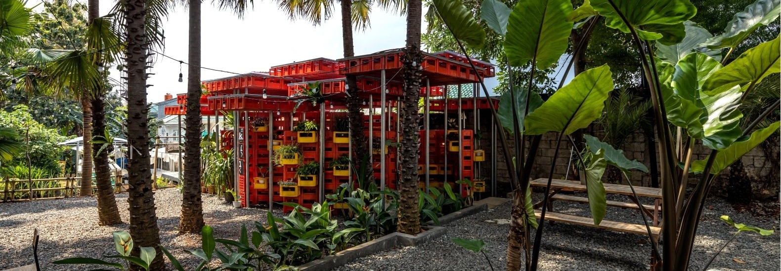 بالفيديو.. بناء مسجد في إندونيسيا بمئات