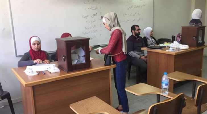 إغلاق صناديق الاقتراع بانتخابات الأردنية