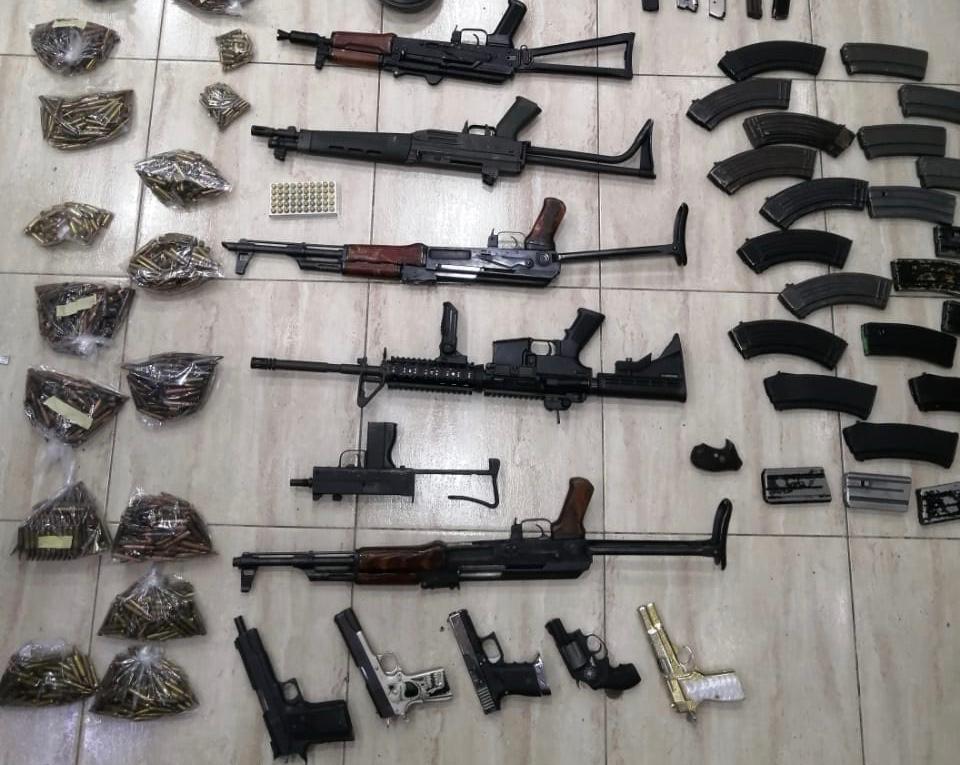 القبض على شخص وضبط 11 سلاحا