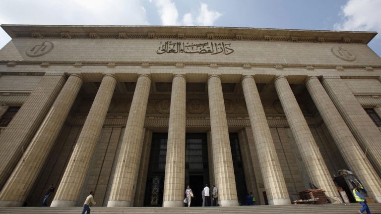 إحالة أوراق 3 مصريين قتلوا مواطنا