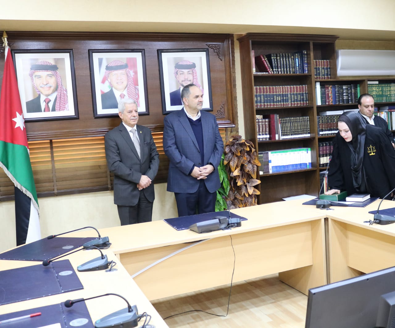 محامون يؤدون اليمين القانونية أمام وزير