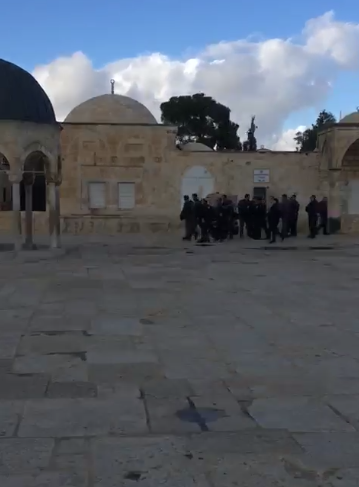 قوات الاحتلال تغلق أبواب المسجد الأقصى