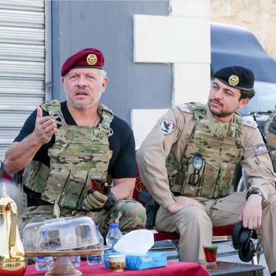 ولي العهد الأمير الحسين يبارك للملك..