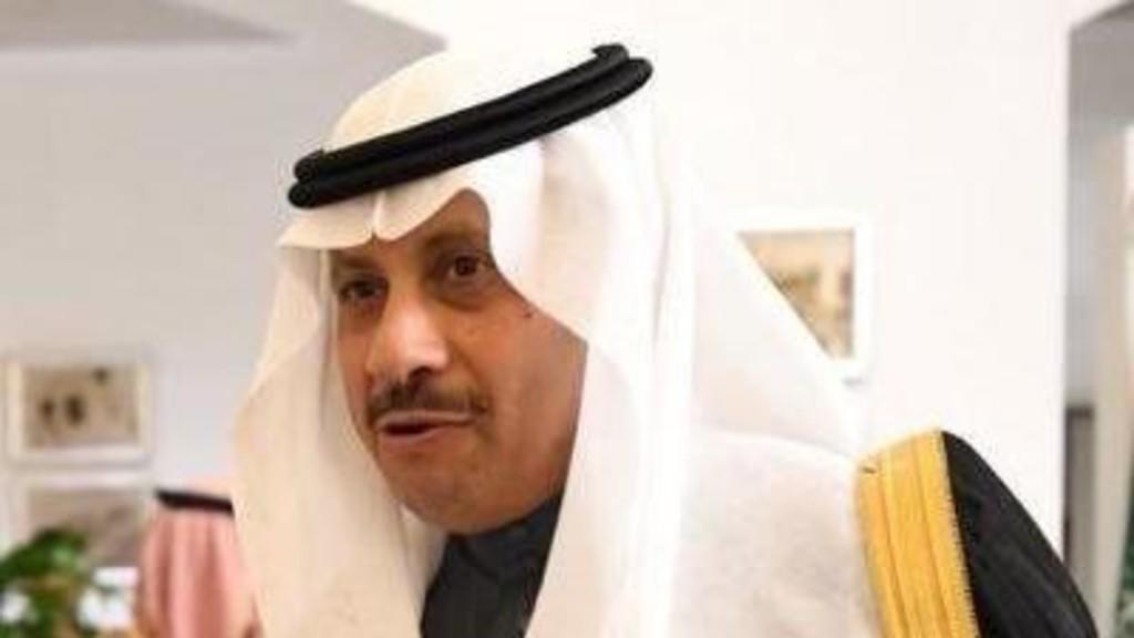 نايف بن بندر السديري يقدم أوراق