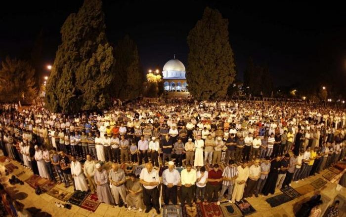 الاحتلال يقتحم الاقصى ويهاجم المصلين