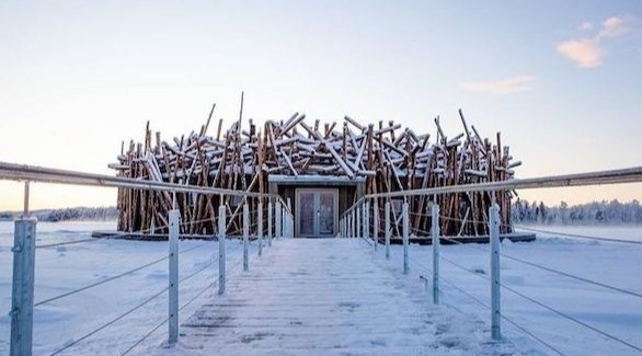 أول منتجع سياحي عائم في الدائرة