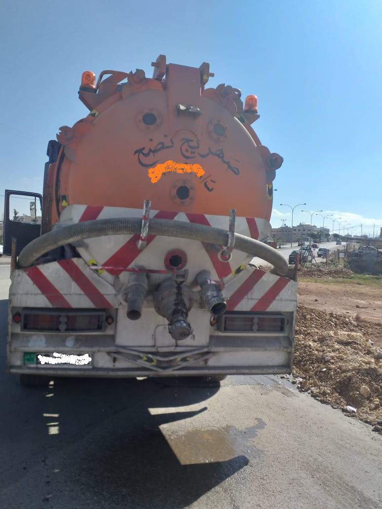 ضبط صهريج يتسرب منه ’مياه عادمة‘