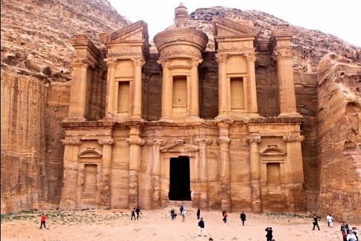 75 ألف زائر للبترا في الشهر