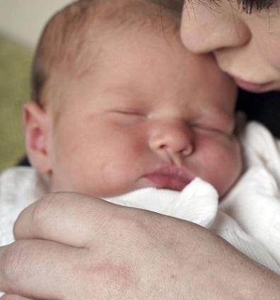 ربحت جائزة كبرى.. فأنفقتها لإنجاب طفل