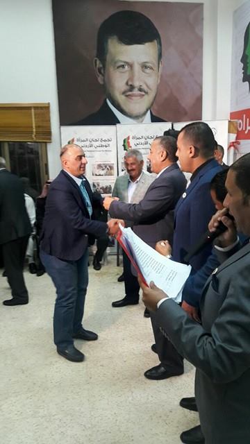 محافظ العقبة يكرم النقيب المتقاعد المجالي