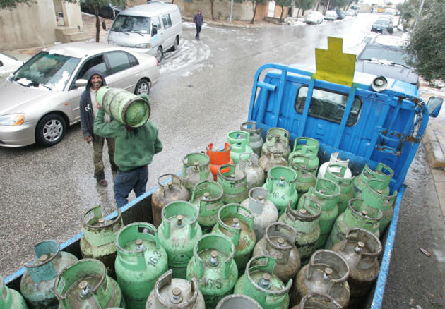 حكومة الرزاز توافق على زيادة عمولة