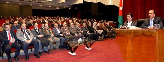 القضاة يلتقي بالهيئة التدريسية في الجامعة