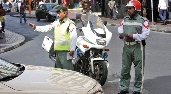 شرطة دبي تكافئ السائقين الملتزمين بخصم