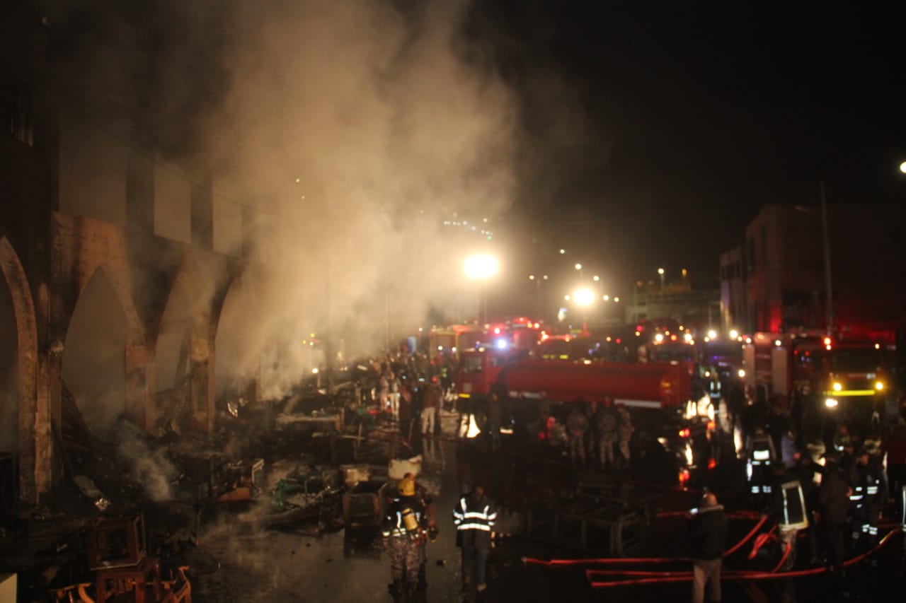 حريق كبير يأتي على محلات أثاث