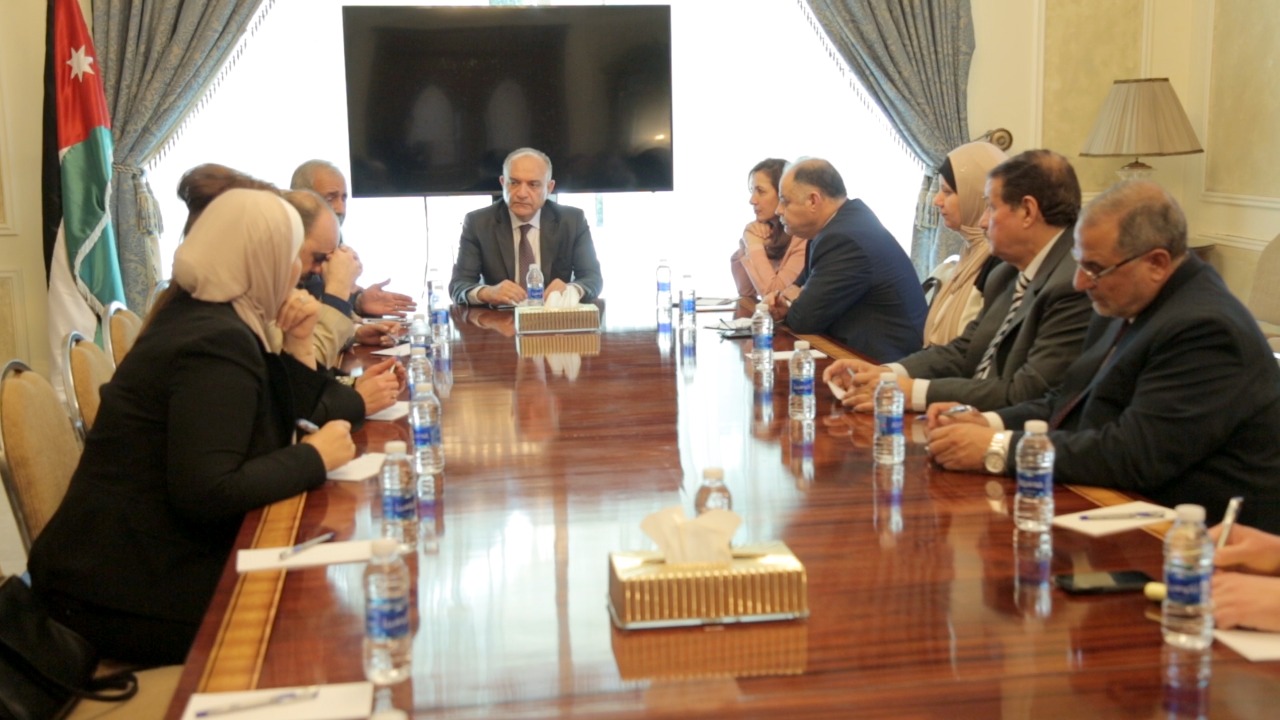 العضايلة: مؤسسات الإعلام شريكة للحكومة في