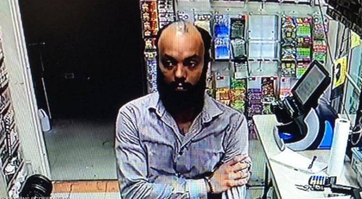 يسرق الآلاف بأول يوم عمل.. ويمحو