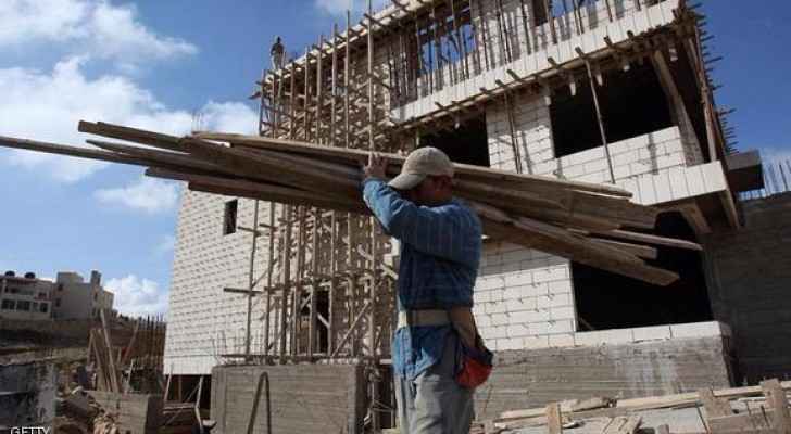 ’العمل‘ تشترط على العمالة الوافدة شهادة