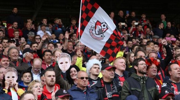 ناد إنجليزي يوقف مشجعا مدى الحياة