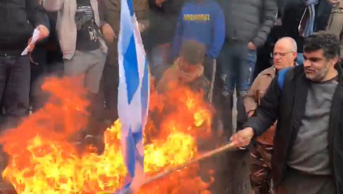 الرصيفة: حرق العلمين الامريكي والصهيوني (فيديو)