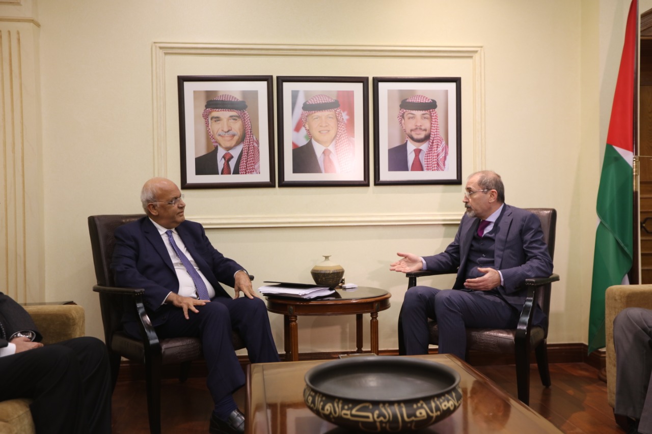 الصفدي وعريقات يبحثان صفقة القرن