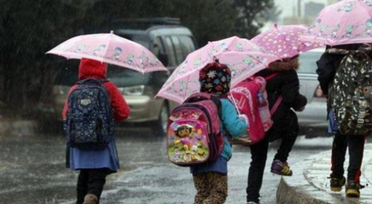 مدارس تعلن تعليق الدراسة الأحد بسبب