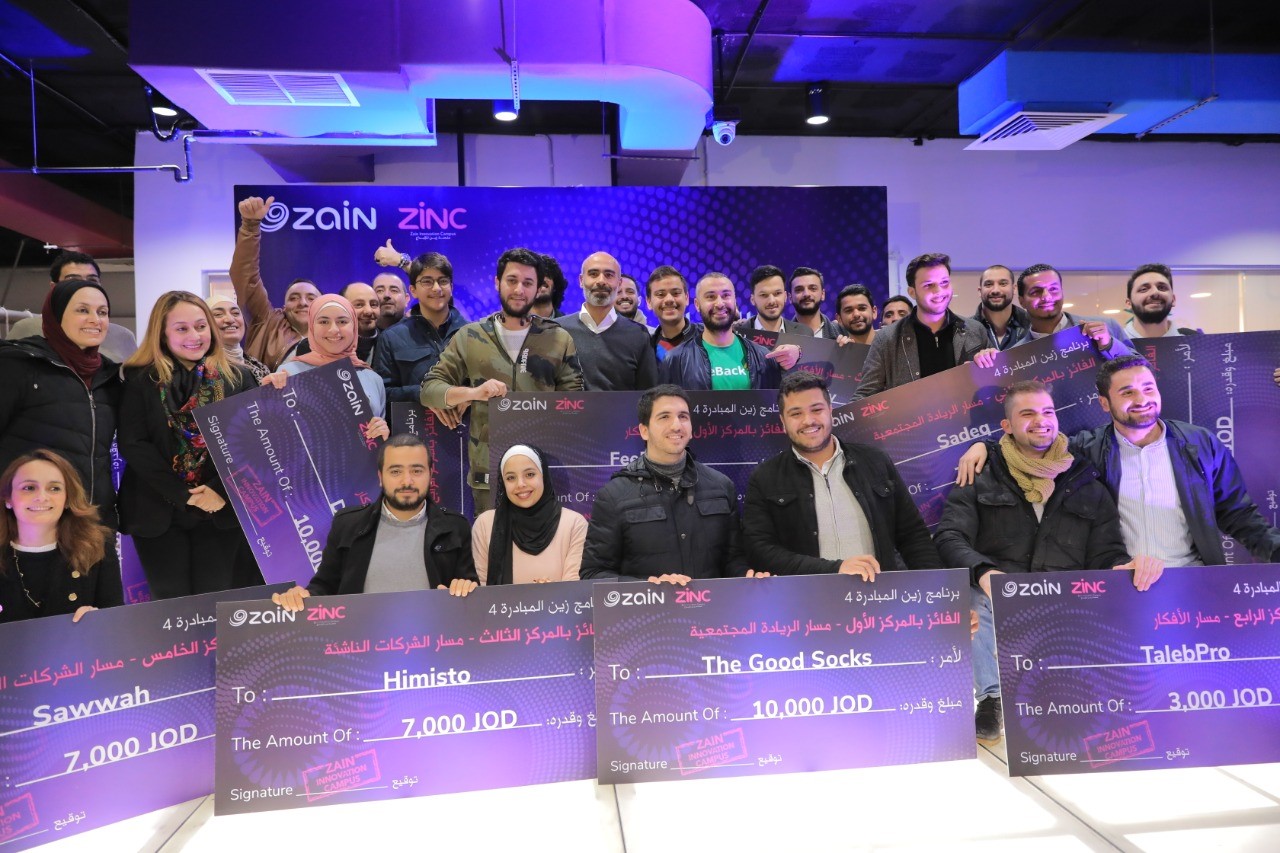 شاهد.. حفل توزيع الجوائز للفائزين في