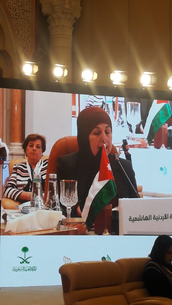 اسحاقات تشارك في اجتماع لجنة المرأة