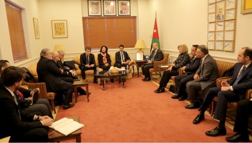 الرزاز يتحدث عن العلاقات الاردنية الفرنسية..