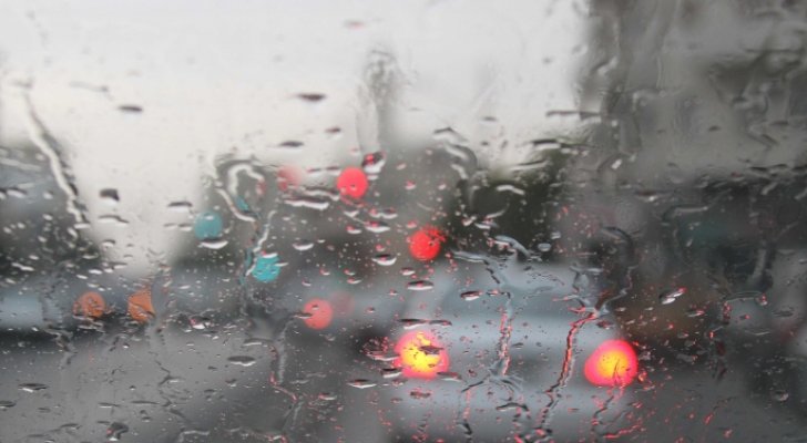 ارتفاع طفيف على الحرارة وزخات مطرية