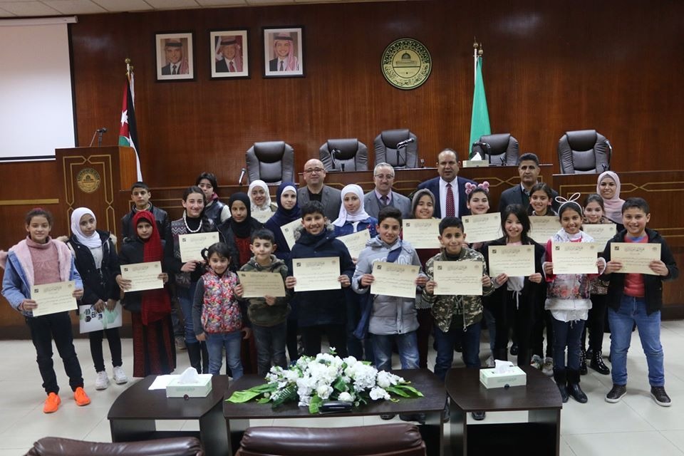 عشرون مشاركا بدورة «المذيع الصغير» في