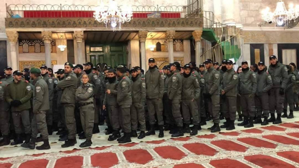 جنود الاحتلال يقتحمون المسجد الأقصى والحرم