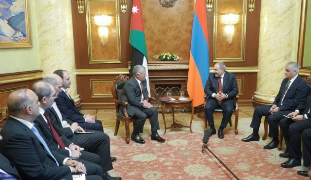 الملك يلتقي رئيس الوزراء الأرميني.. ماذا