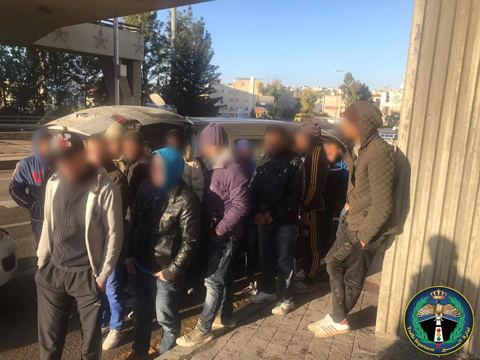 ضبط باص حمولة 5 ركاب يحمل