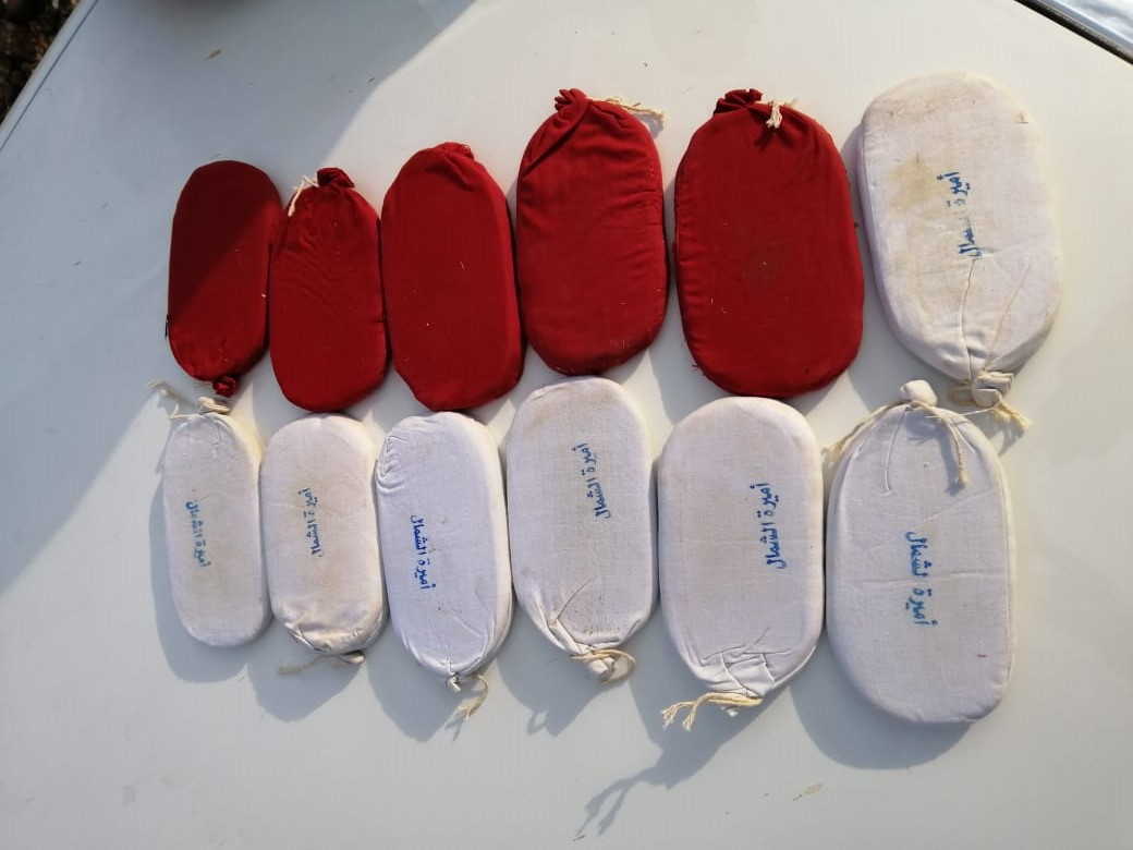 الجمارك تحبط تهريب (12) كف حشيش