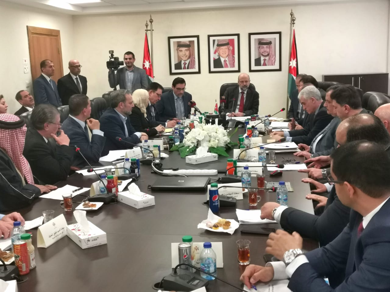 الرزاز: قطاع النقل عصب الجسد الاقتصادي