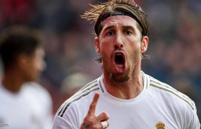 400 مشجع في هتاف تحريضي ضد