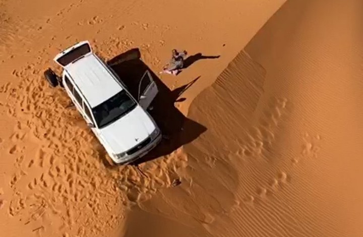 إنقاذ سعودي علق في الصحراء ثلاثة