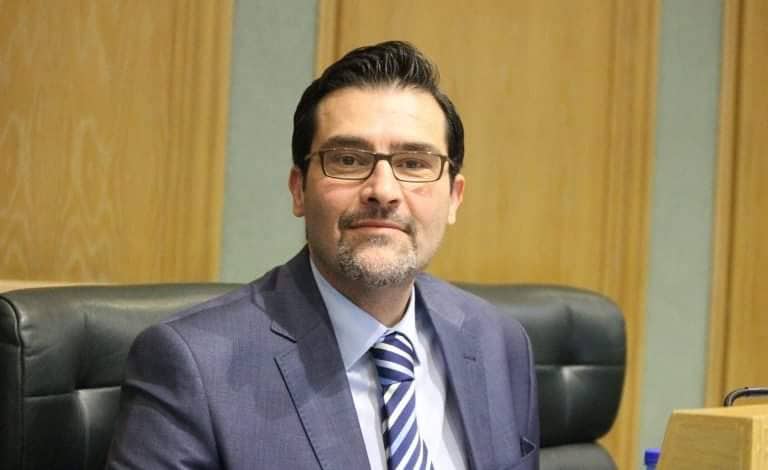 «النقل» تعيد النظر بقرار تحديد العمر