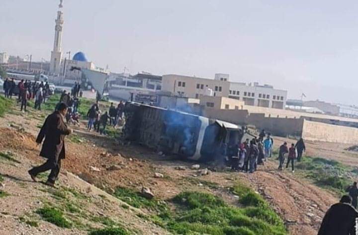 وفاة و37 إصابة بتدهور حافلة نقل