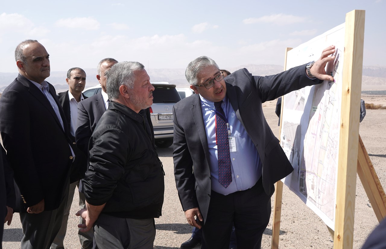 الملك من العقبة يؤكد أهمية وضع