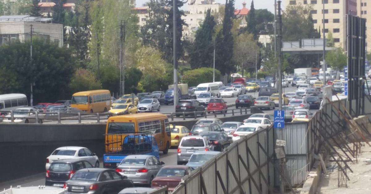 خبير يقترح إعادة تنظيم دوام الموظفين