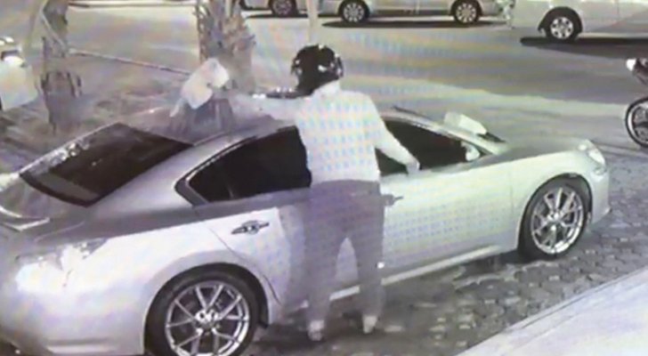 دبي .. فسخت خطوبتها منه فأحرق