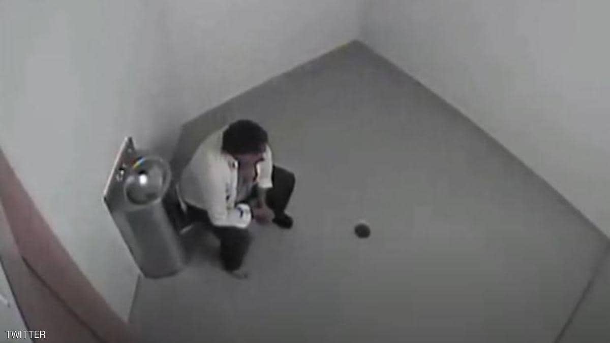 لقطات من الزنزانة تكشف خطأ مخيفا..