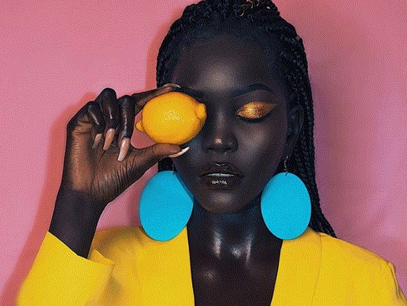 عارضة أزياء سودانية تتحدى معايير الجمال